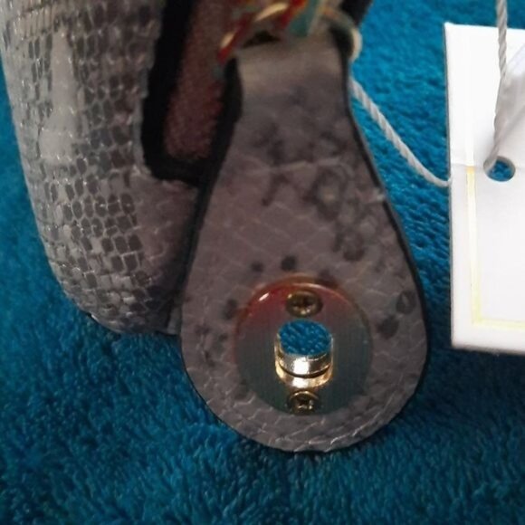 Jen & Co NWT Grey Snakeskin Leather Handbag Includes Crossbody & Wristlet Straps - Picture 6 of 9